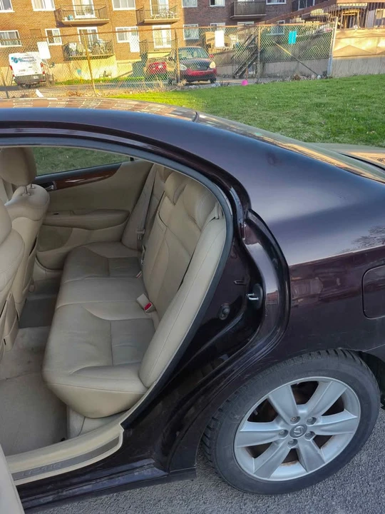 2005 Lexus ES 4th Gen - Image 7 of 10