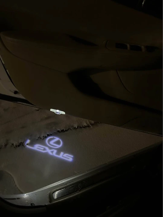 2005 Lexus SC430 - Image 2 of 3