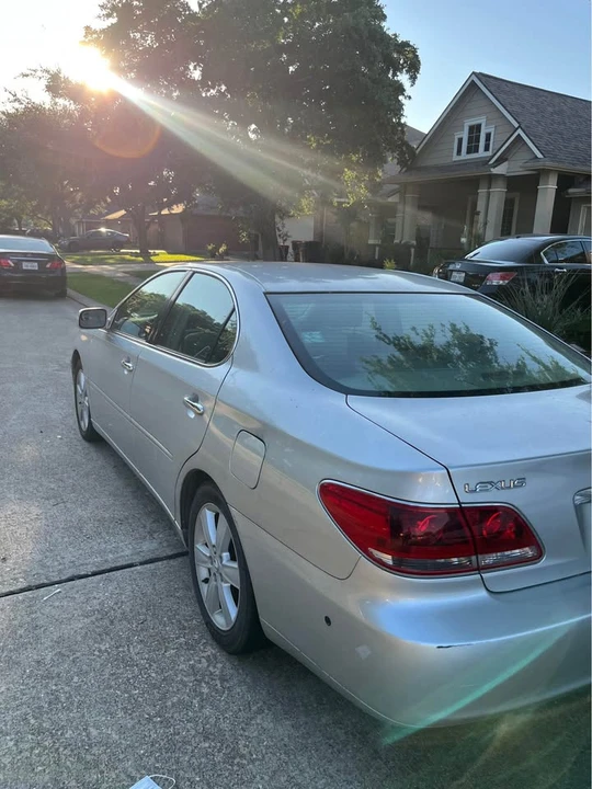 2005 Lexus ES 4th Gen - Image 2 of 2