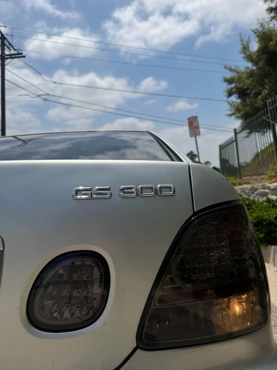 2001 Lexus GS 2nd Gen - Image 4 of 4