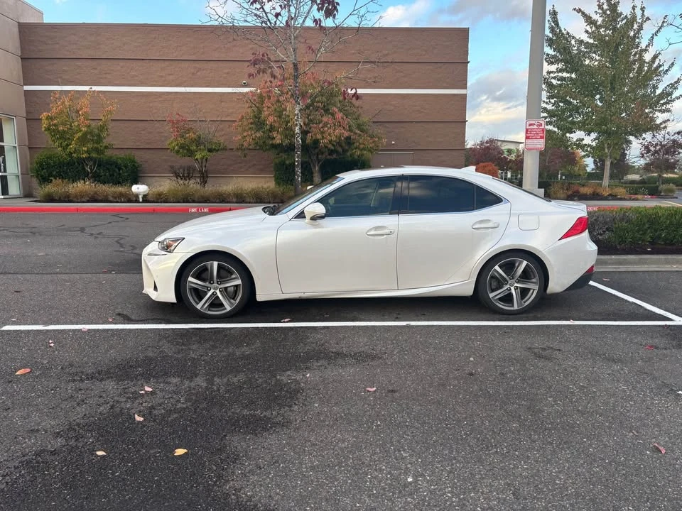 2017 Lexus IS 3rd Gen - Image 4 of 10