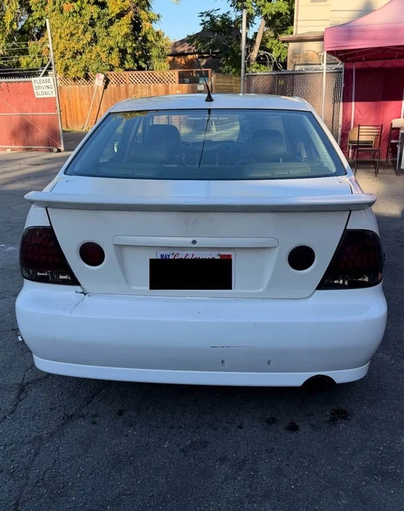 2001 Lexus IS 1st Gen - Image 2 of 7