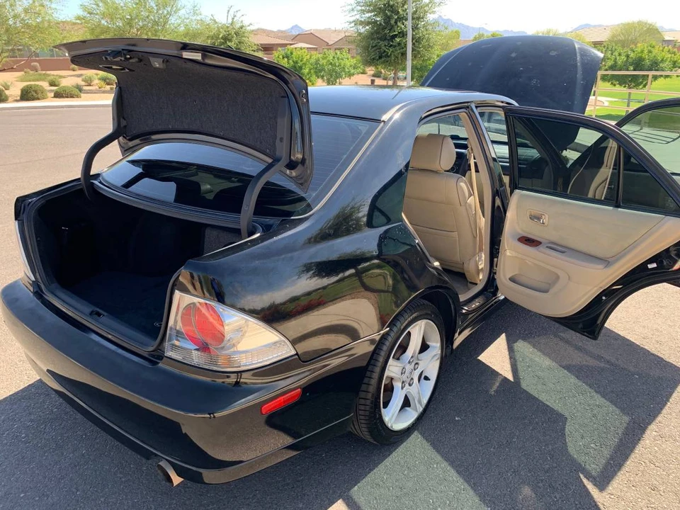 2001 Lexus IS 1st Gen - Image 17 of 18