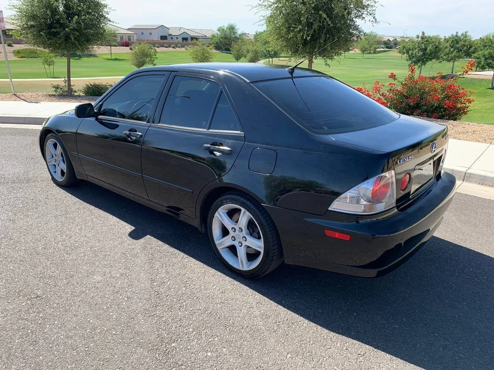 2001 Lexus IS 1st Gen - Image 2 of 18