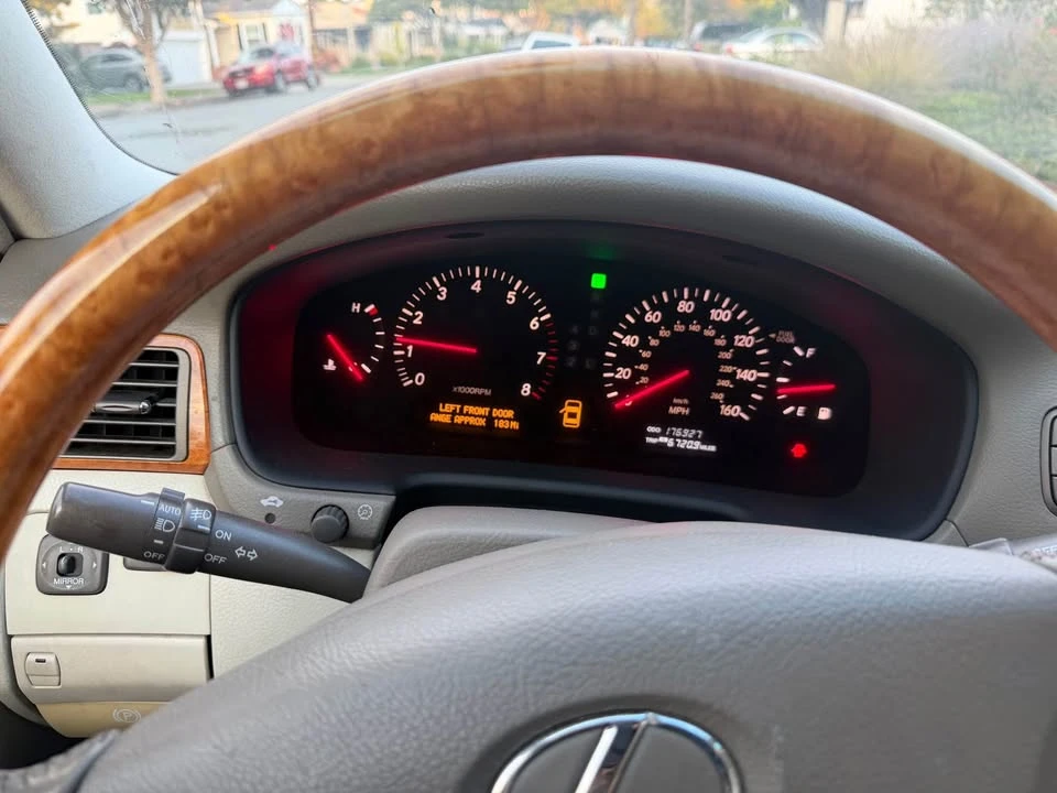 2002 Lexus LS 3rd Gen - Image 4 of 5