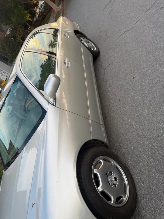 2002 Lexus LS 3rd Gen - Image 2 of 5