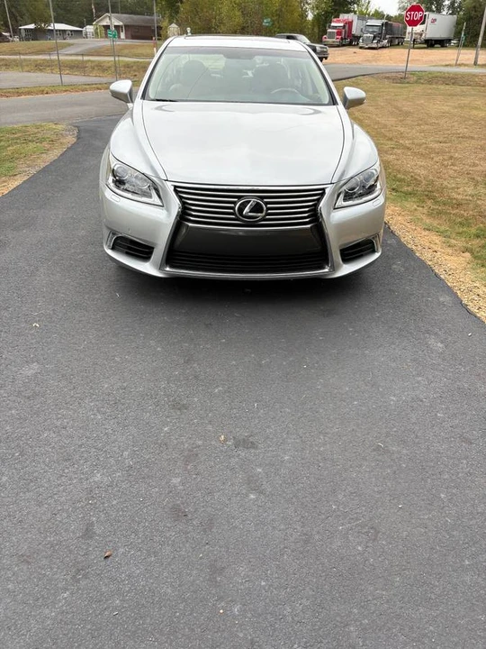 2015 Lexus LS 4th Gen - Image 4 of 7