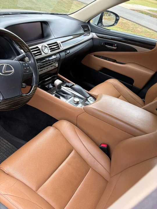 2015 Lexus LS 4th Gen - Image 5 of 7