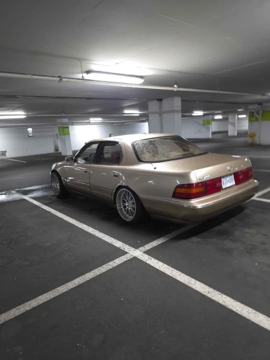 1993 Lexus LS 1st Gen - Image 5 of 10