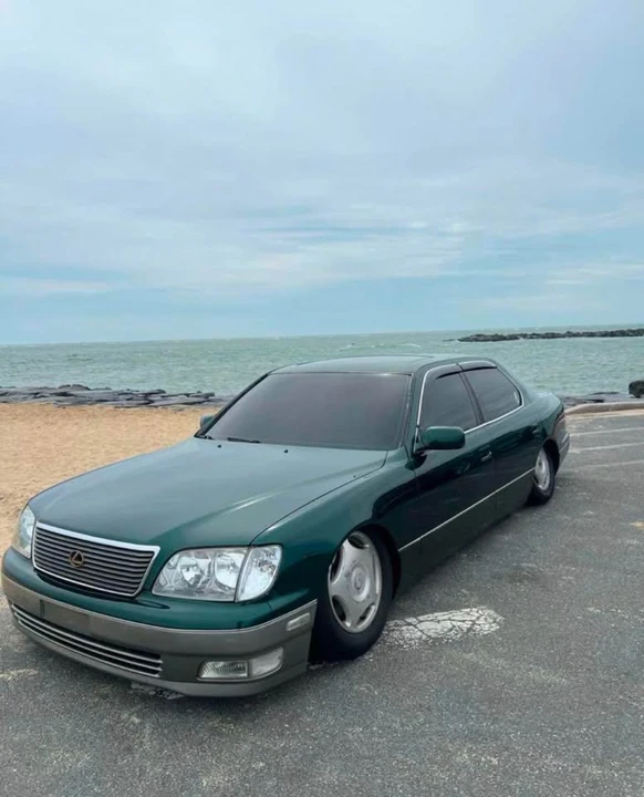 1998 Lexus LS 1st Gen - Image 3 of 9