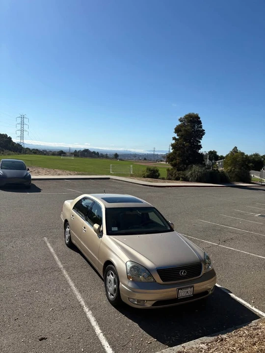 2001 Lexus LS 3rd Gen - Image 3 of 5