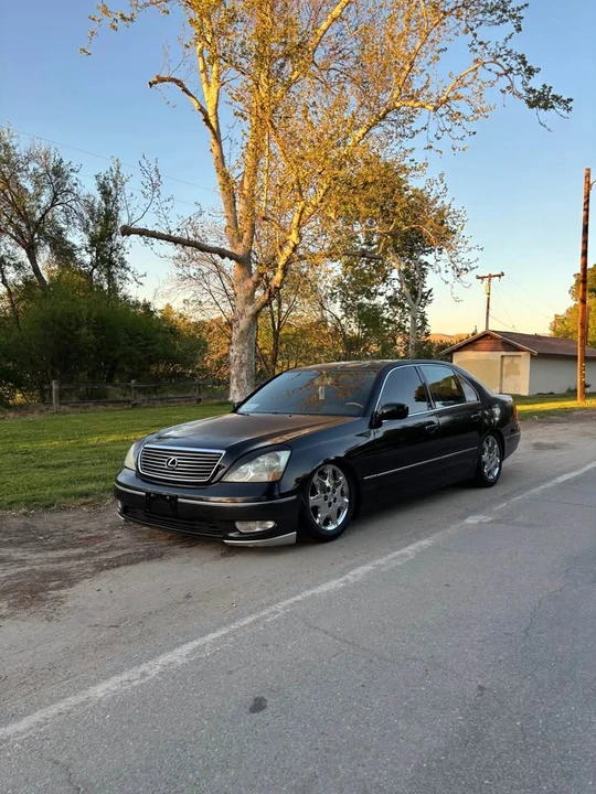 2001 Lexus LS 3rd Gen - Image 4 of 4