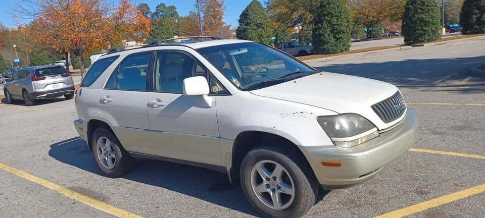 2000 Lexus RX 1st Gen - Image 2 of 3