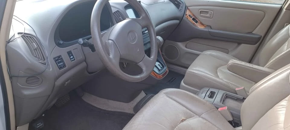 1999 Lexus RX 1st Gen - Image 3 of 4