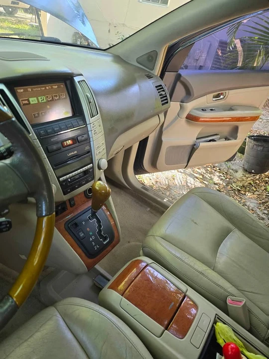 2004 Lexus RX 2nd Gen - Image 5 of 8