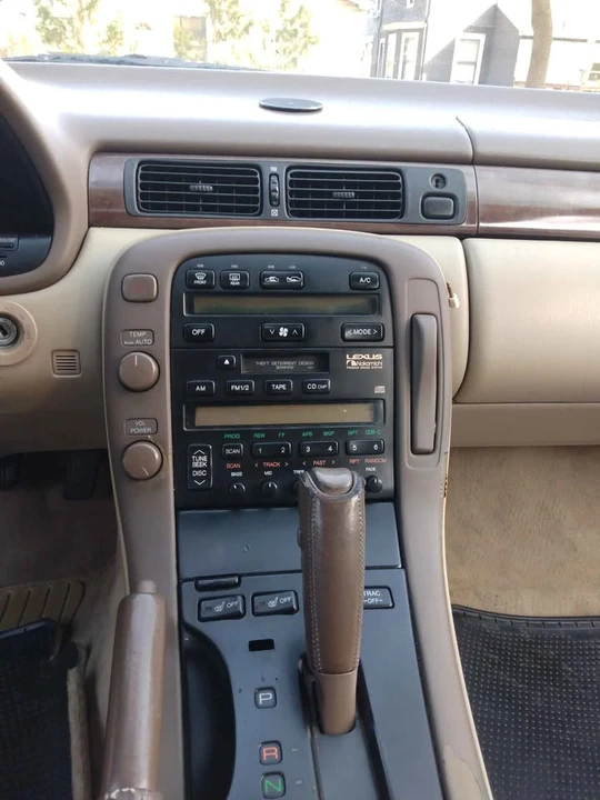 Lexus SC400 - Image 8 of 10