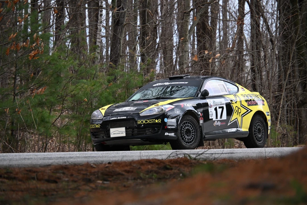 2003 Hyundai Tiburon - Image 13 of 31