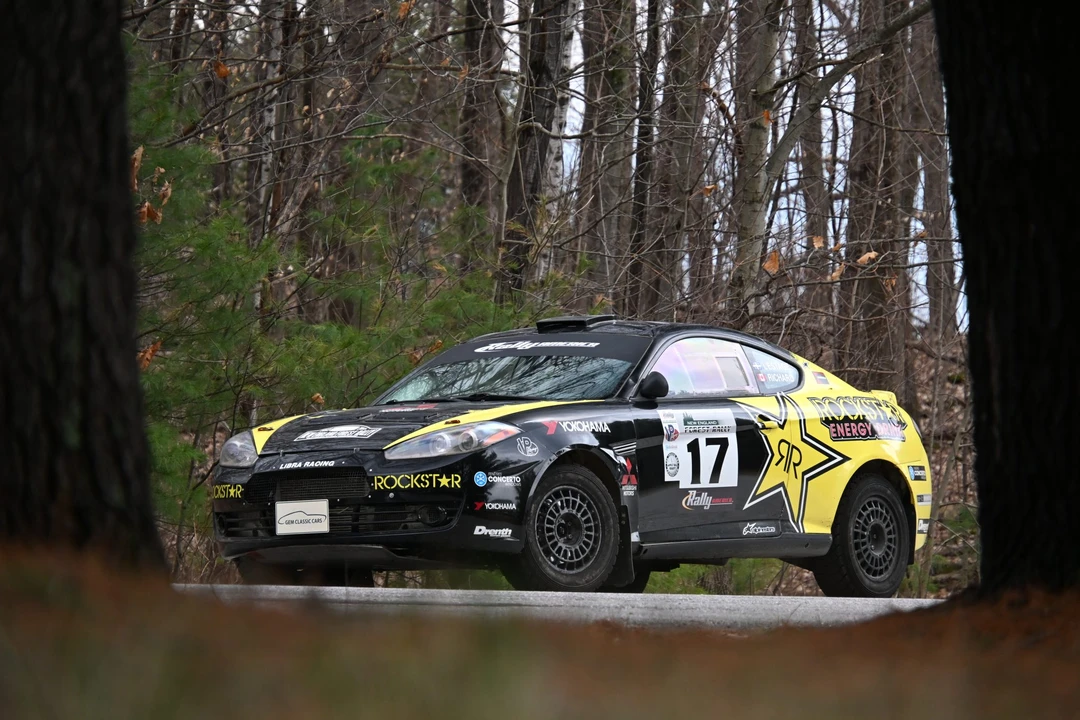 2003 Hyundai Tiburon - Image 12 of 31