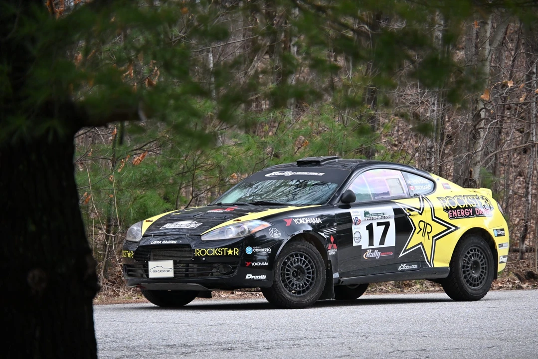 2003 Hyundai Tiburon - Image 11 of 31