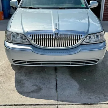 2006 Lincoln Town Car Signature Limited