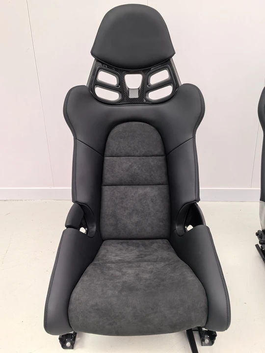 Parts & Memorabilia Seats & Interior - Image 2 of 8