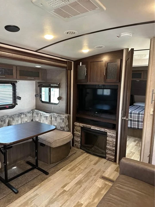 2017 Forest River - Image 4 of 10