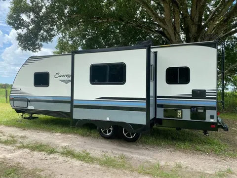 2017 Forest River - Image 2 of 10