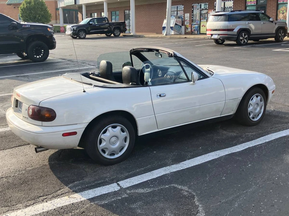1995 Mazda NA MX-5 Miata - Image 4 of 10