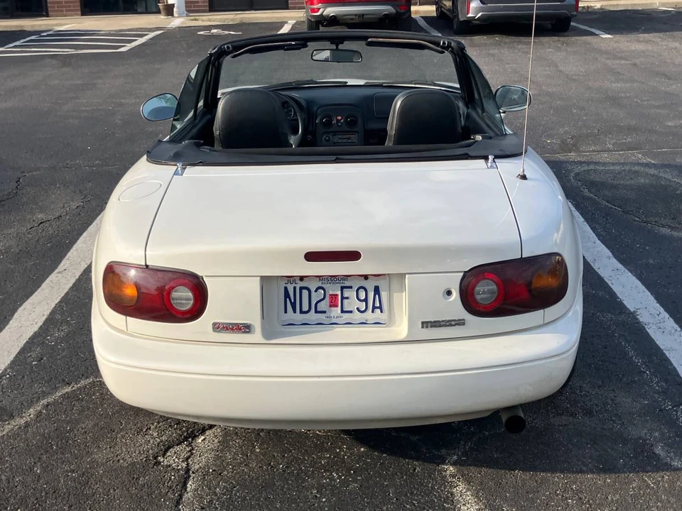 1995 Mazda NA MX-5 Miata - Image 5 of 10