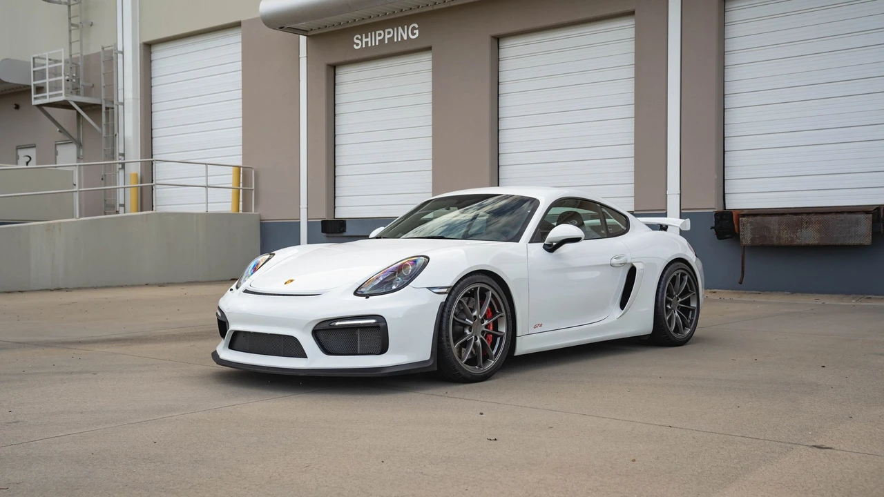 2016 Porsche 981 Cayman GT4 - Image 6 of 31