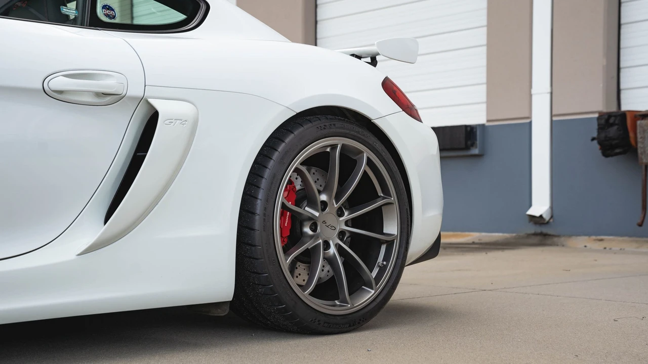 2016 Porsche 981 Cayman GT4 - Image 7 of 31
