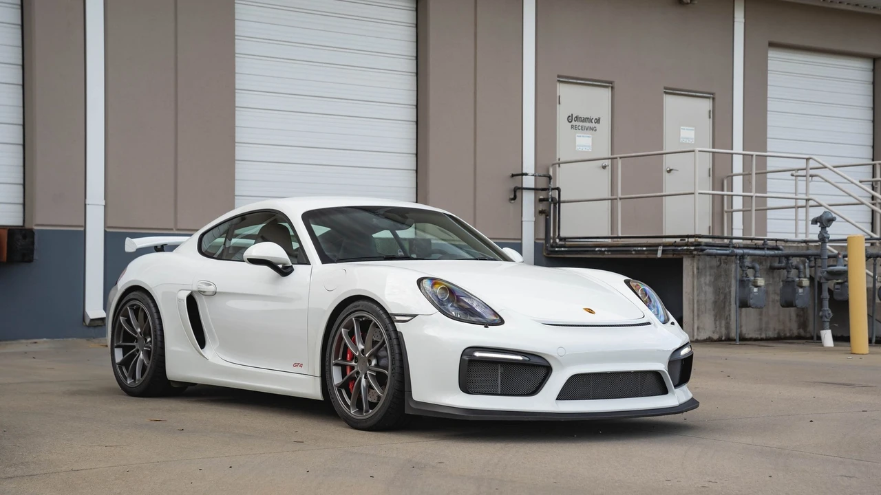 2016 Porsche 981 Cayman GT4 - Image 4 of 31