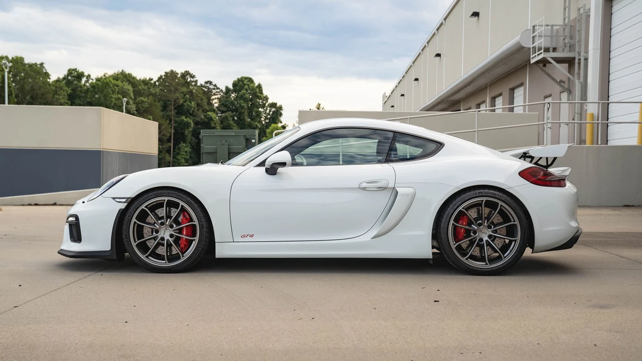 2016 Porsche 981 Cayman GT4 - Image 3 of 31