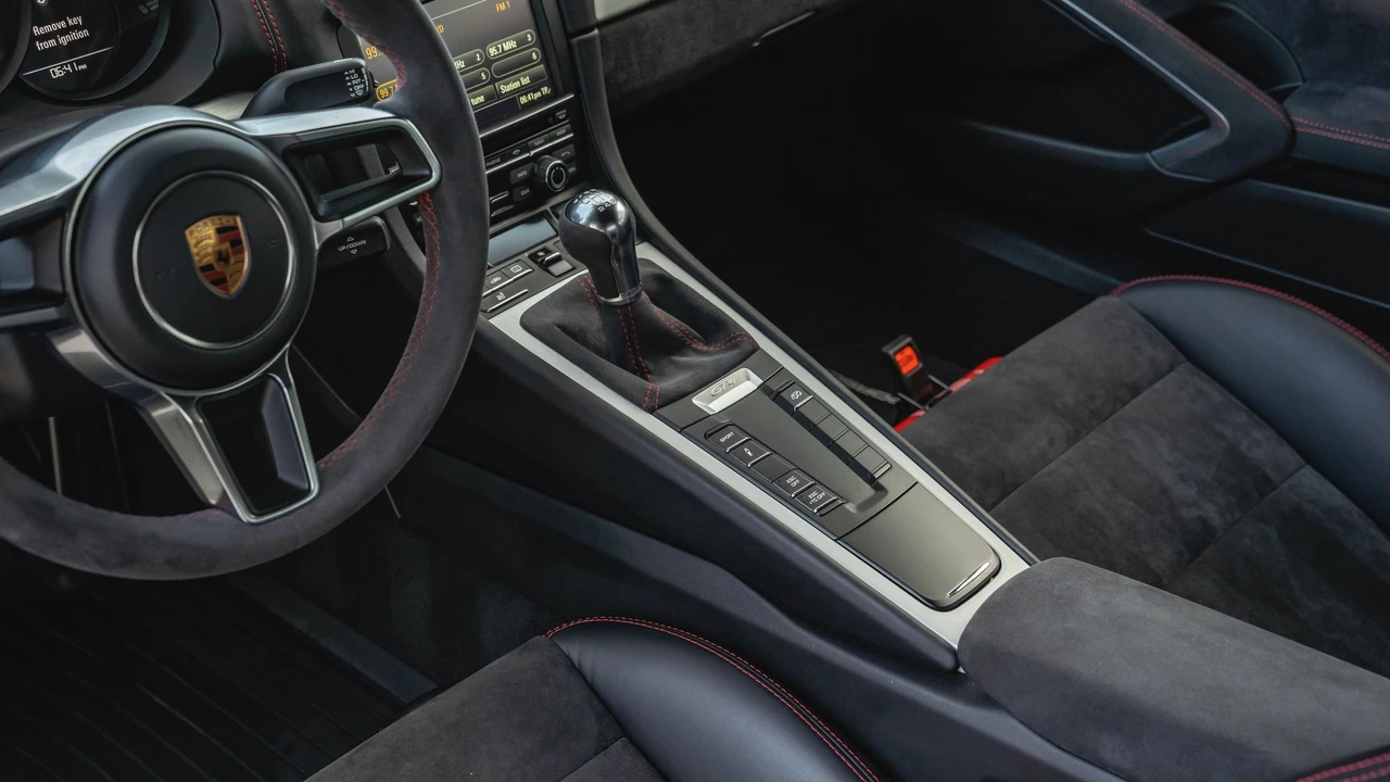 2016 Porsche 981 Cayman GT4 - Image 10 of 31