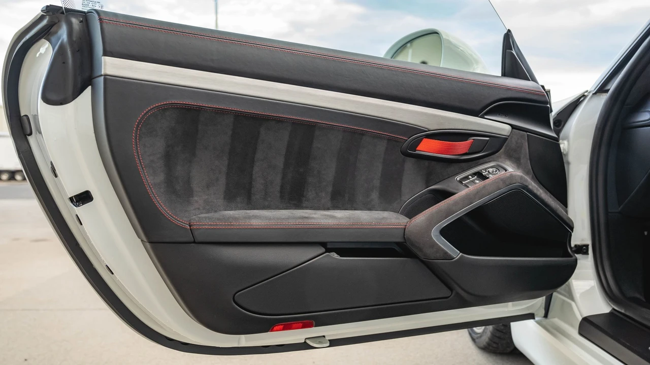 2016 Porsche 981 Cayman GT4 - Image 13 of 31