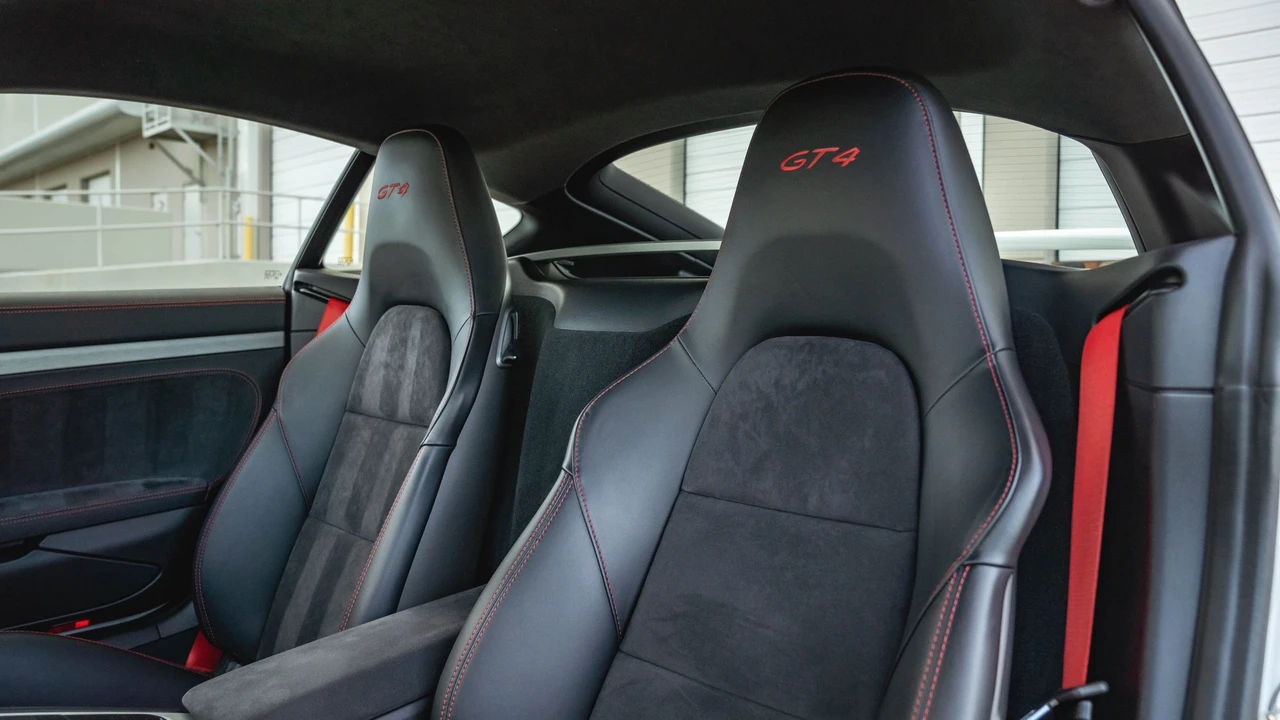 2016 Porsche 981 Cayman GT4 - Image 15 of 31