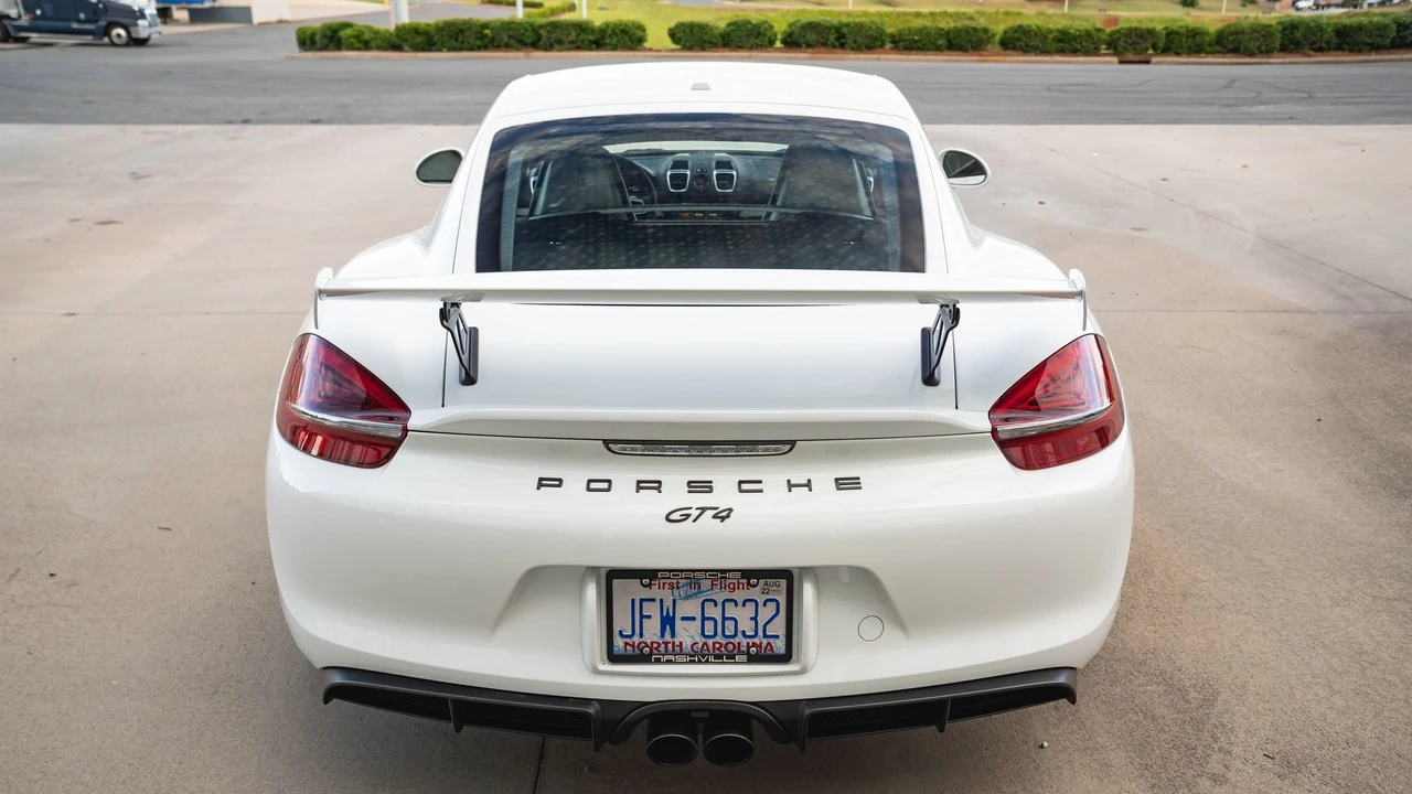 2016 Porsche 981 Cayman GT4 - Image 25 of 31