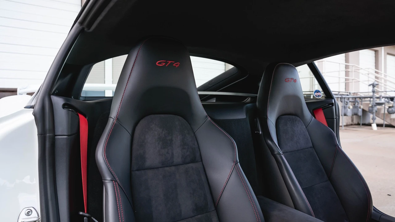 2016 Porsche 981 Cayman GT4 - Image 16 of 31