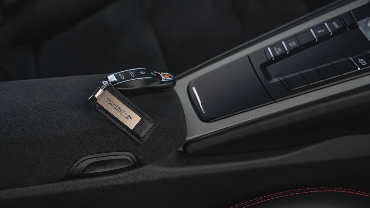 2016 Porsche 981 Cayman GT4 - Image 20 of 31