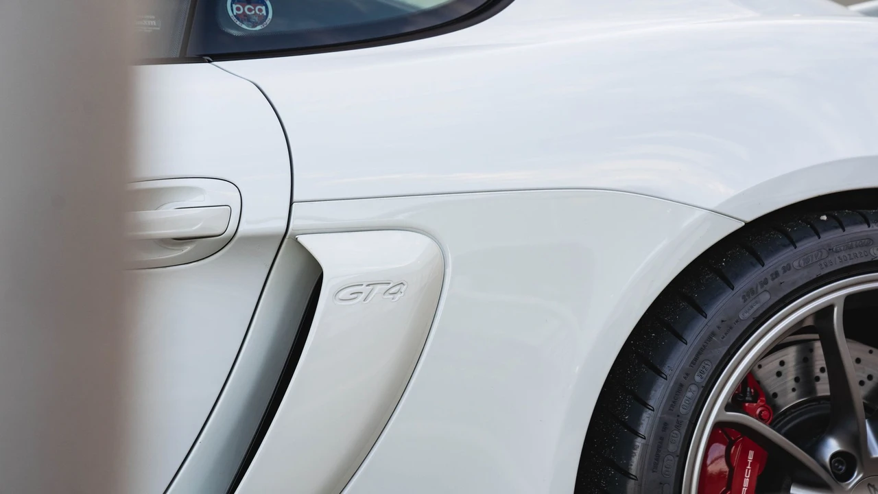 2016 Porsche 981 Cayman GT4 - Image 29 of 31