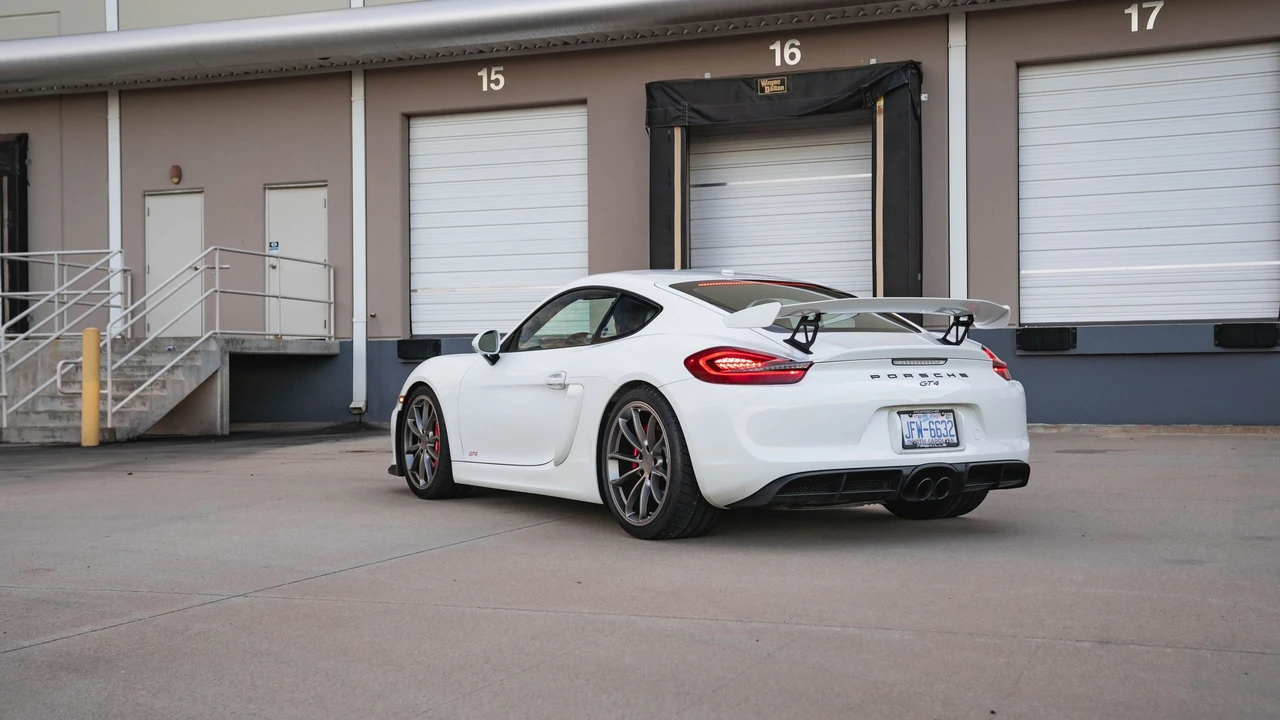 2016 Porsche 981 Cayman GT4 - Image 30 of 31