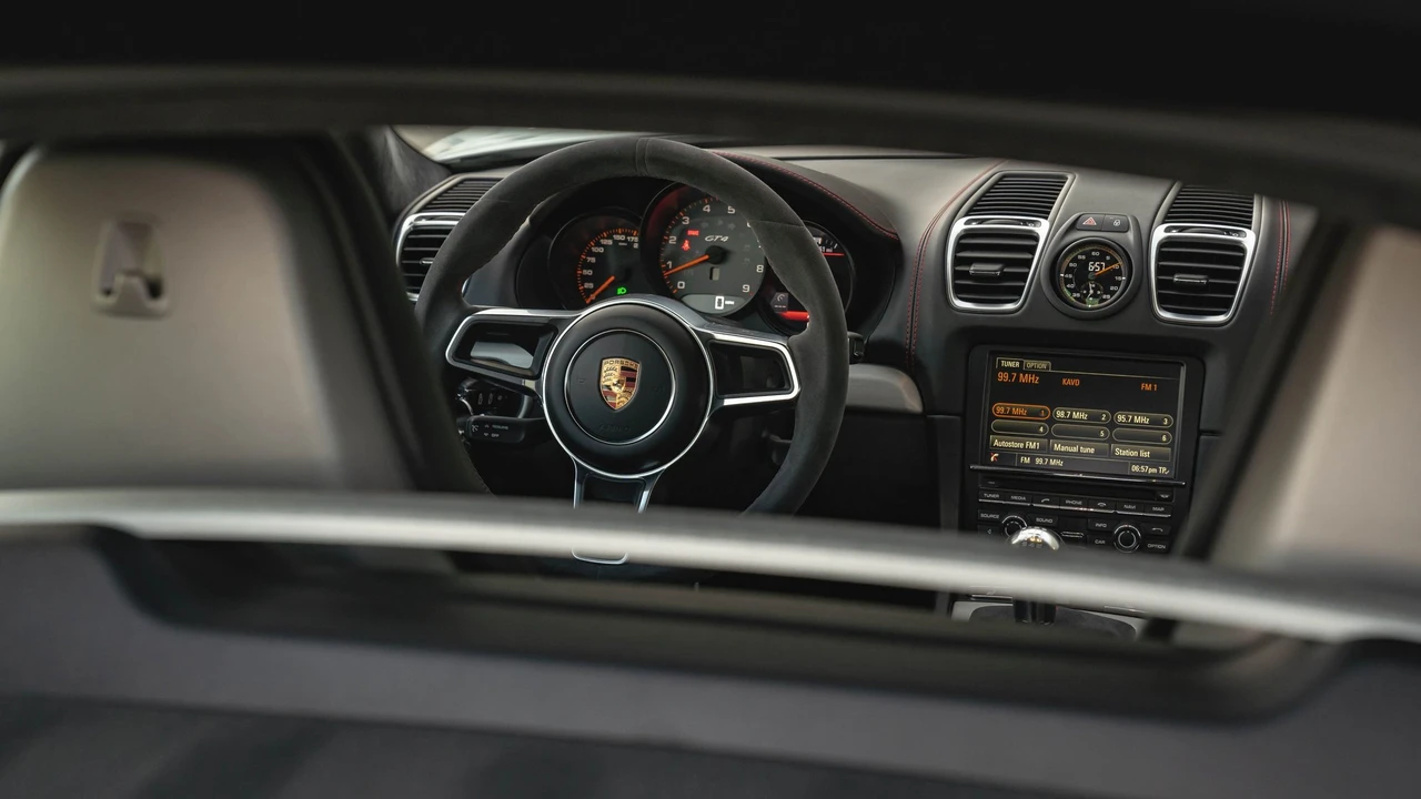 2016 Porsche 981 Cayman GT4 - Image 22 of 31