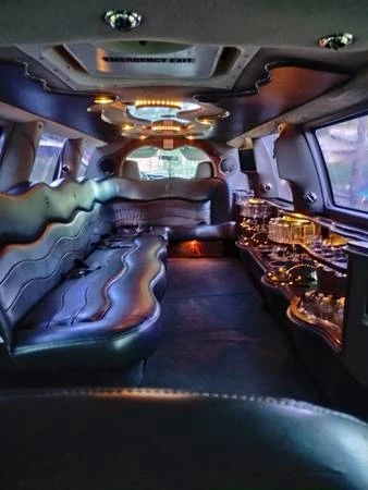 Ford Excursion - Image 8 of 10