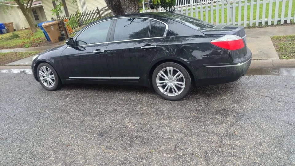 2010 Hyundai Genesis - Image 5 of 5