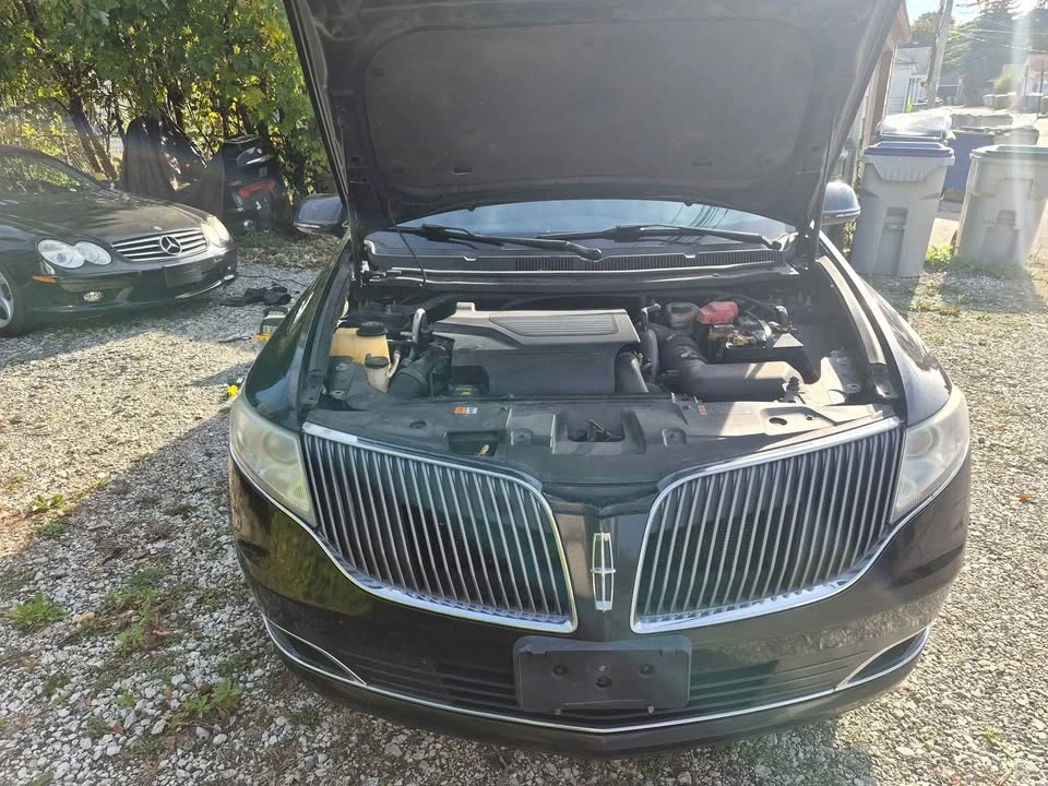 2013 Lincoln MKT - Image 2 of 7