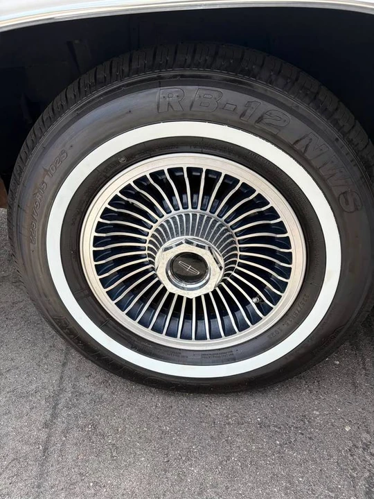 1979 Lincoln Continental 5th Gen - Image 10 of 11