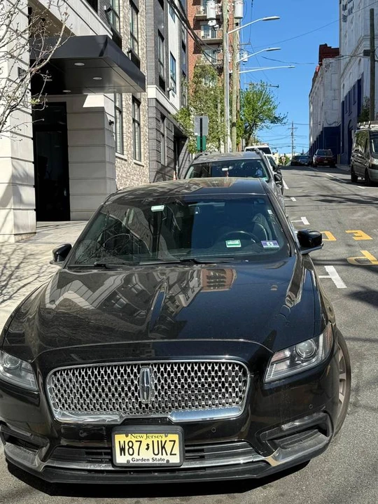 2019 Lincoln Continental 10th Gen - Image 2 of 3