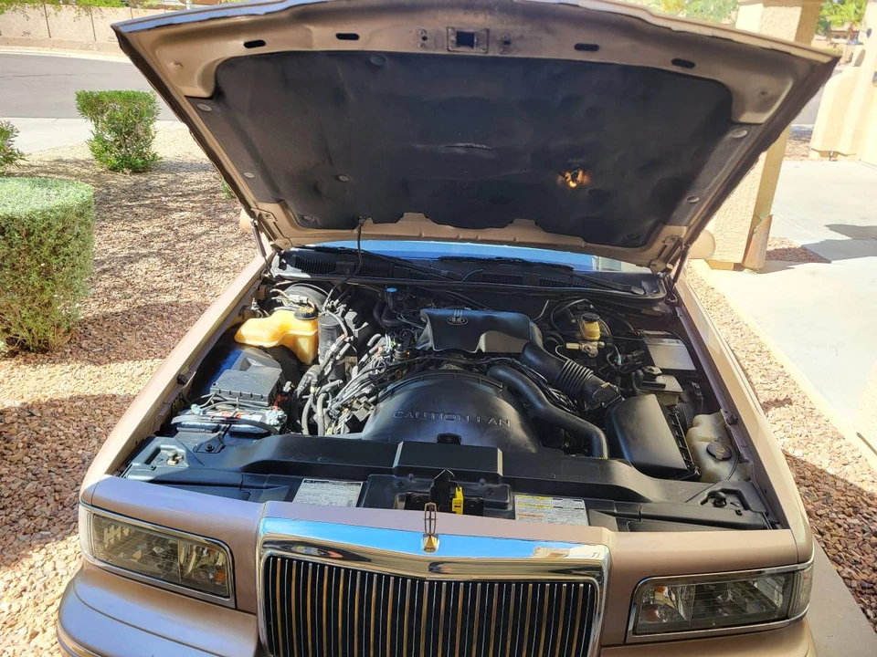 1996 Lincoln Continental 9th Gen - Image 8 of 20