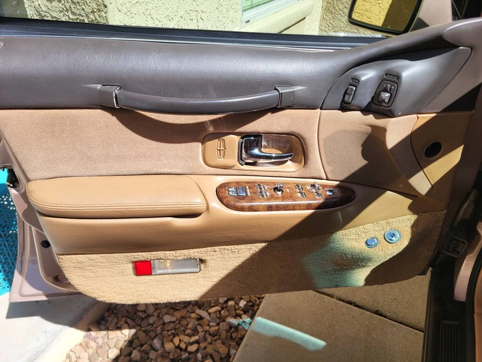1996 Lincoln Continental 9th Gen - Image 11 of 20