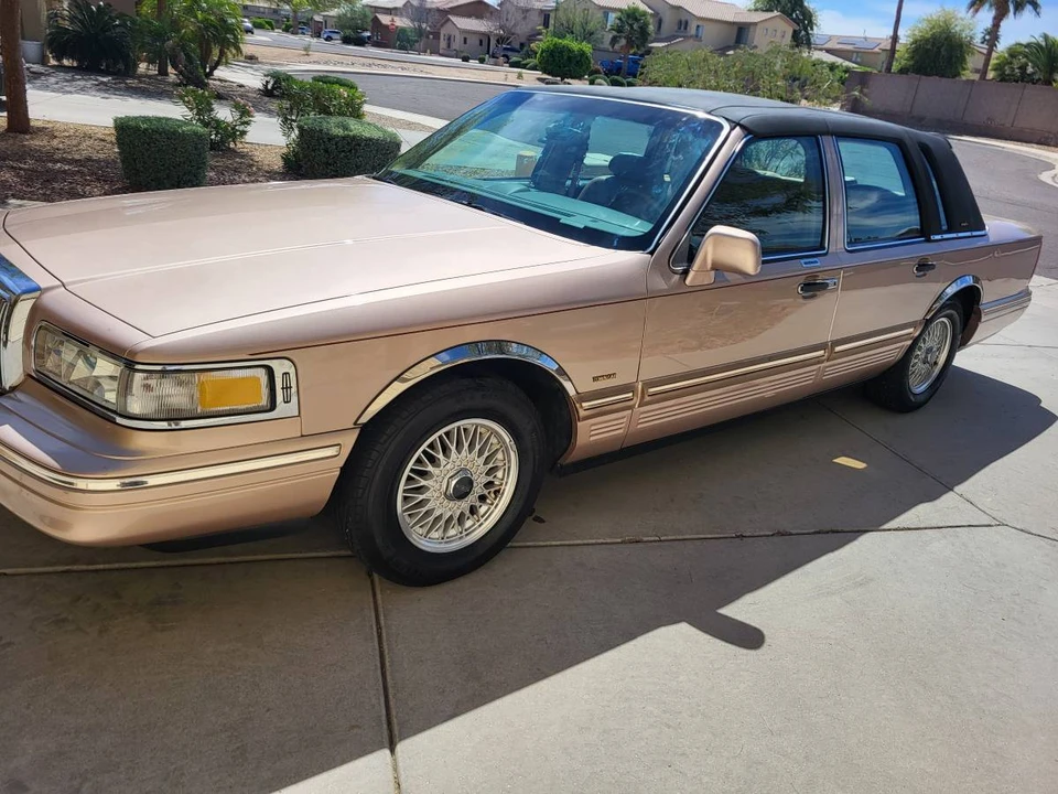 1996 Lincoln Continental 9th Gen - Image 2 of 20